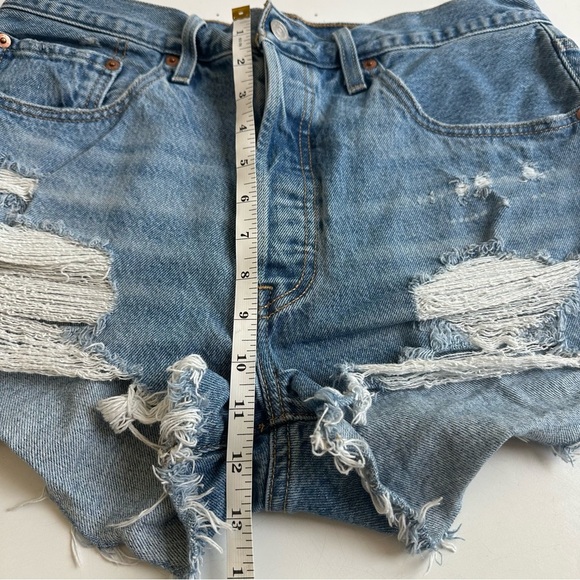 LEVI'S 501 High Rise Womens Denim Shorts Quiet Riot Medium Wash Distressed 31 - Picture 8 of 13